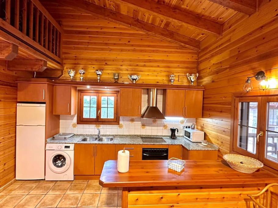 Vakantiehuis Casa De Madera Con Piscina En Cambrils
