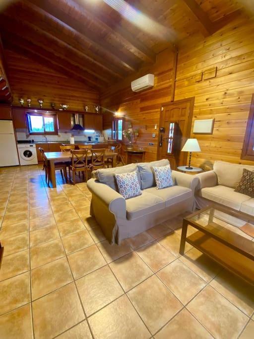 Casa De Madera Con Piscina En Cambrils