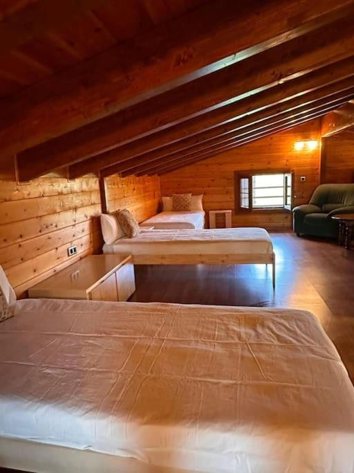 Casa De Madera Con Piscina En Cambrils Hébergement de vacances *