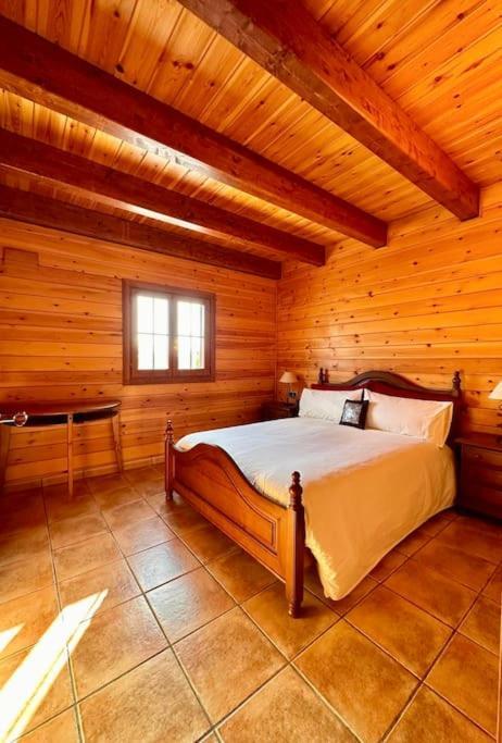 Hébergement de vacances Casa De Madera Con Piscina En Cambrils