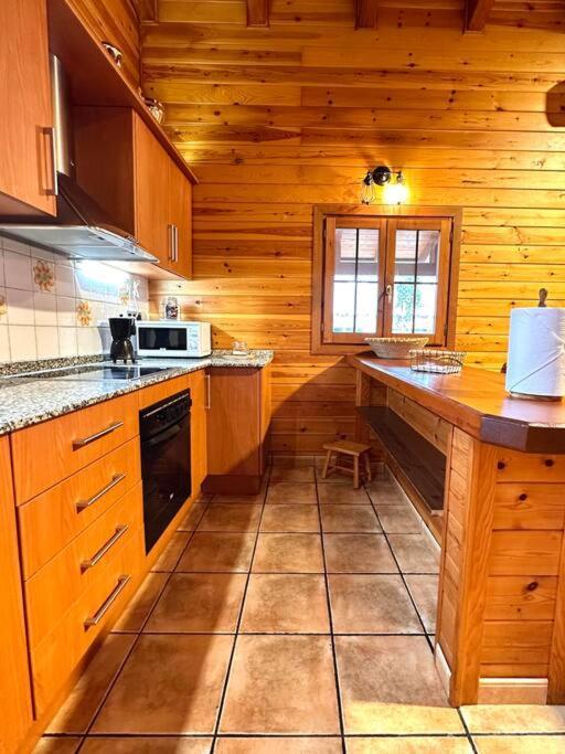 Hébergement de vacances Casa De Madera Con Piscina En Cambrils